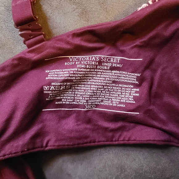 38DD Victoria's secret Bra - Picture 4 of 4